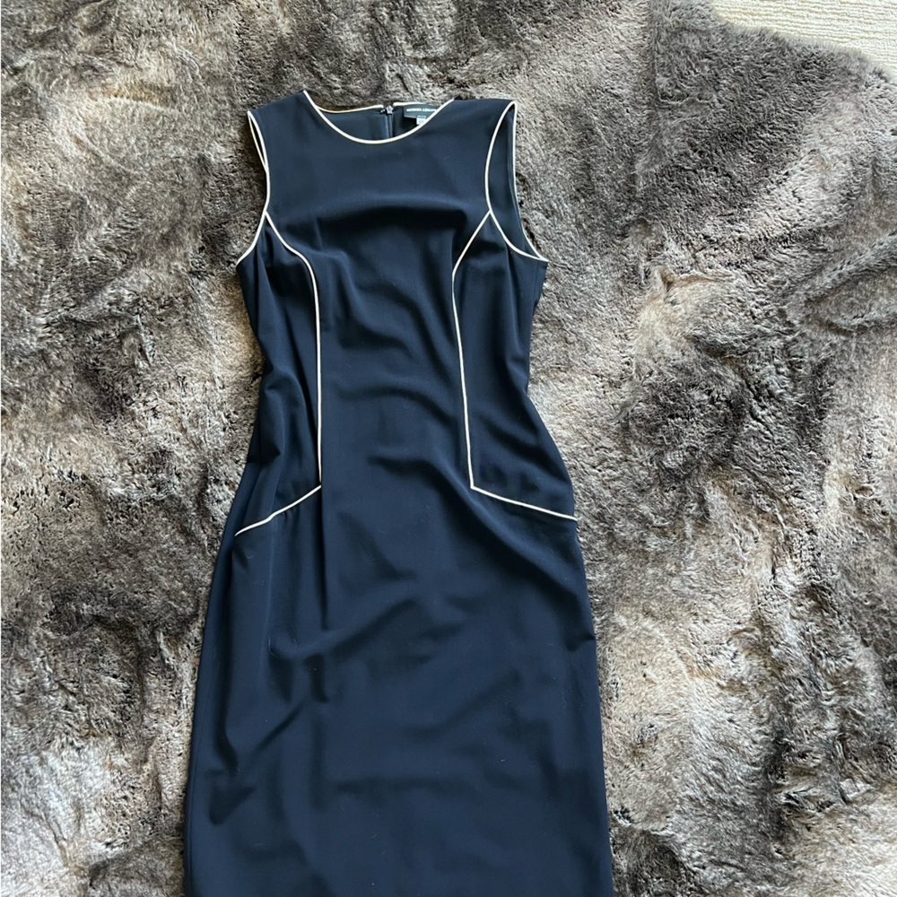Hourglass vintage Giorgio Armani size 40. Light weight stretch. Navy wool